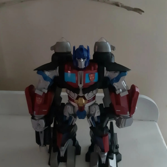 2008 Transformers Mega Power Bots OPTIMUS PRIME Hasbro 12" (Lights Up And Talks) - Picture 7 of 8